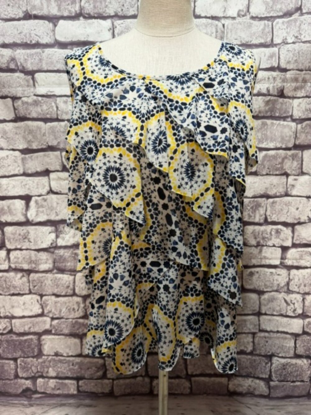 Roz & Ali White, Blue & Yellow Sleeveless Blouse Size 2X